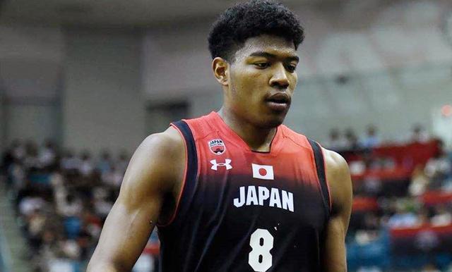 八村塁：一个让中国男篮 羡慕的日本球员，21岁打NBA 国家队领袖(1)