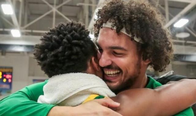 巴西男篮公布出战男篮世界杯的12人大名单(1)