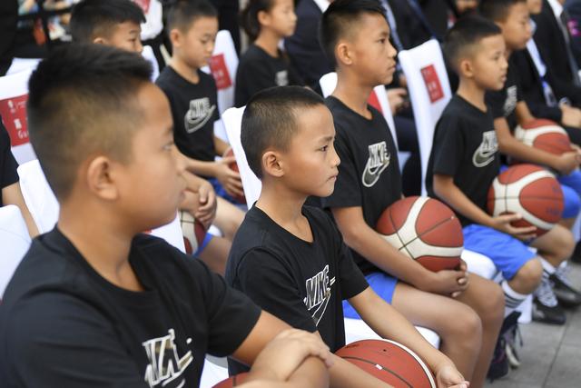 篮球——12名贵州丹寨少年“出征”篮球世界杯(2)