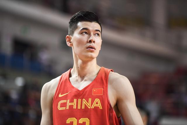 中国男篮世界杯周琦一共得45分，郭艾伦44分，易建联有多少？(2)