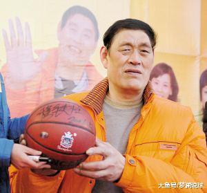 盘点中国篮球的传奇球星，王治郅上榜，姚明如一座大山不可撼动(4)