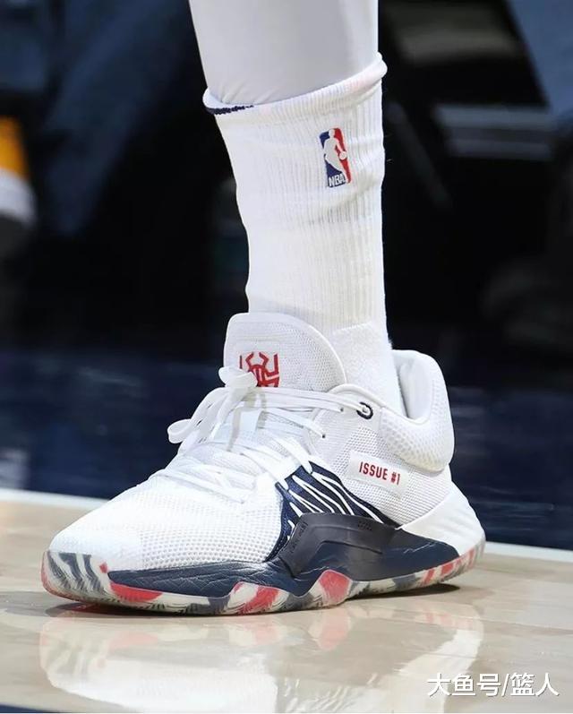 NBA球员上脚：詹姆斯送出800双球鞋，罗斯10代新配色很帅！(13)