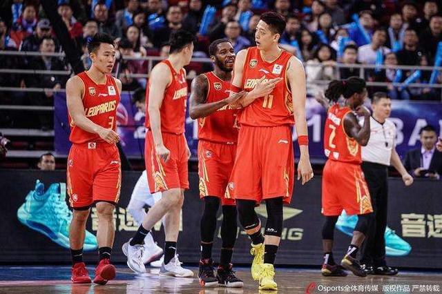 深圳男篮赛季开局失望，队员自解原因，顾全称还在爬坑(1)