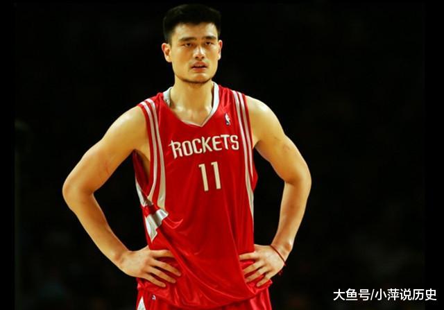 “中国篮球第一人”姚明退役至今，靠什么维持生活？看完心酸(1)
