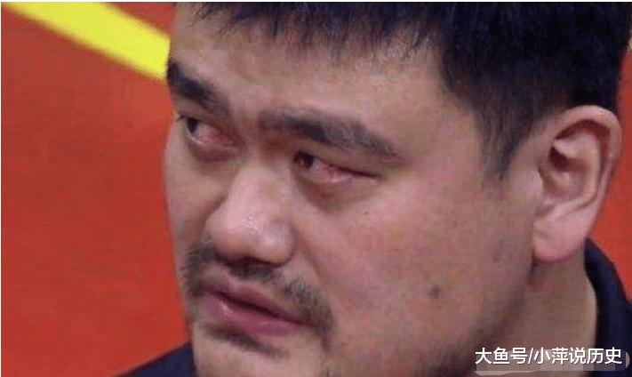 “中国篮球第一人”姚明退役至今，靠什么维持生活？看完心酸(4)