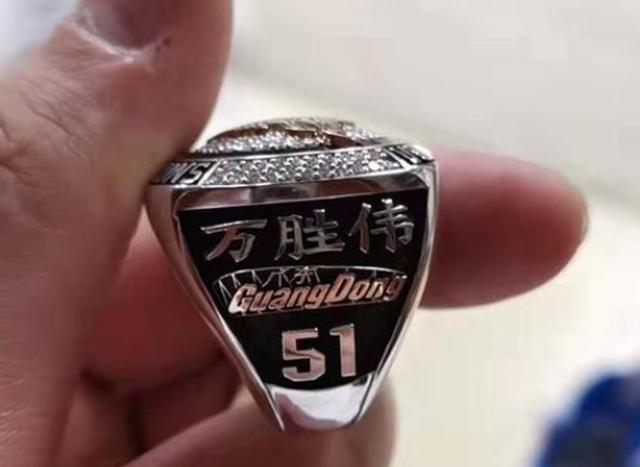 林书豪的冠军戒指快到了，但球迷更想问，万圣伟的戒指卖掉了吗？(2)