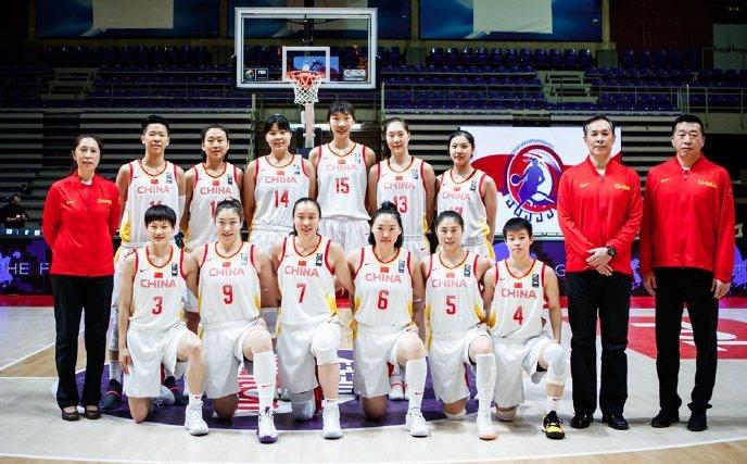 中国篮球喜讯！女篮苦战赢英国，比男篮强，将角逐一张奥运会门票(1)