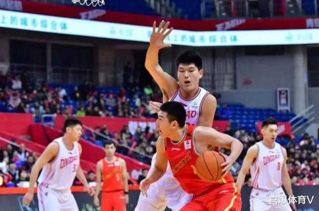 中国男篮新移动长城让人无奈！2人无球可打 1位被广东宏远放弃(4)