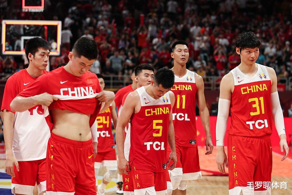 坏消息！中国男篮遭赛制针对，创奇迹可能性大跌，希腊加拿大占优(1)