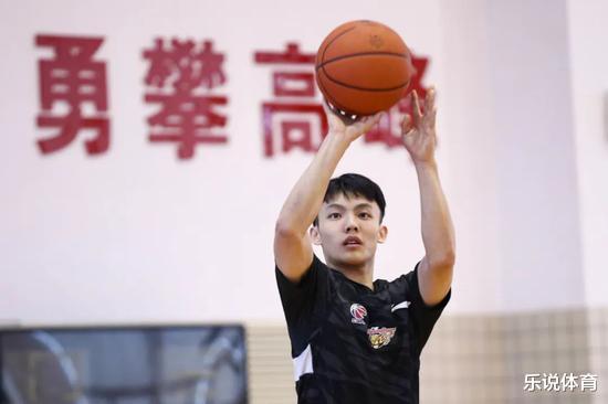 中国版保罗！广东后卫徐杰：把全部精力花在篮球上，自律使我更强(4)