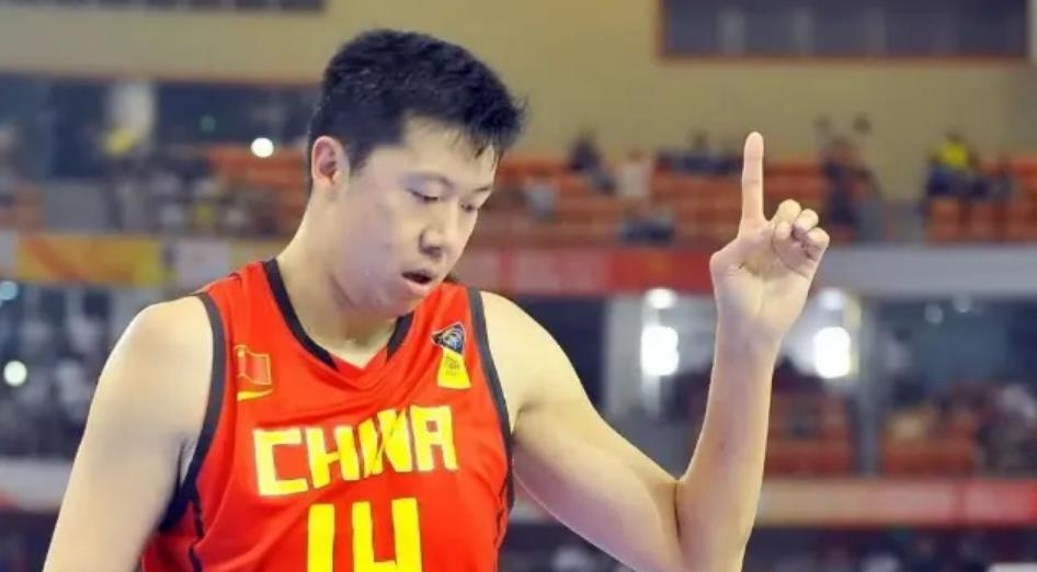 中国男篮史上五大中锋：周琦易建联上榜，榜首当之无愧(3)