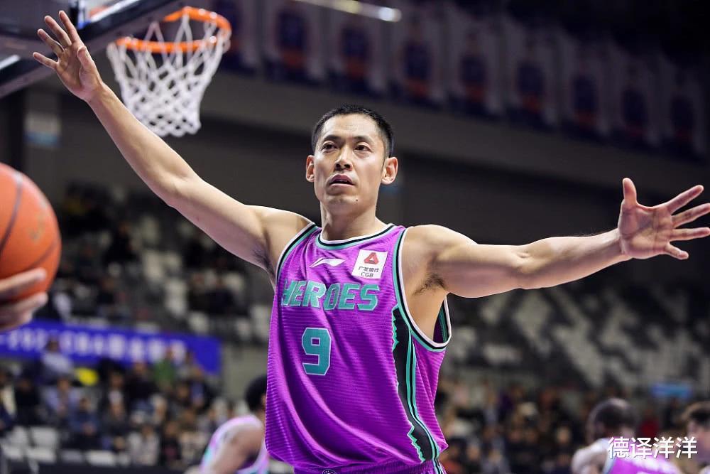 掀翻奥尼尔，一把年纪还在打！中国男篮的球员还是老一辈的更好？(1)