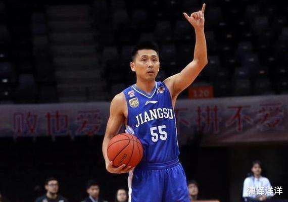 掀翻奥尼尔，一把年纪还在打！中国男篮的球员还是老一辈的更好？(3)