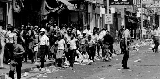 解构黑人抗争史: 1968的暴乱幽灵, 被欺凌与侮辱的NBA革命者(11)