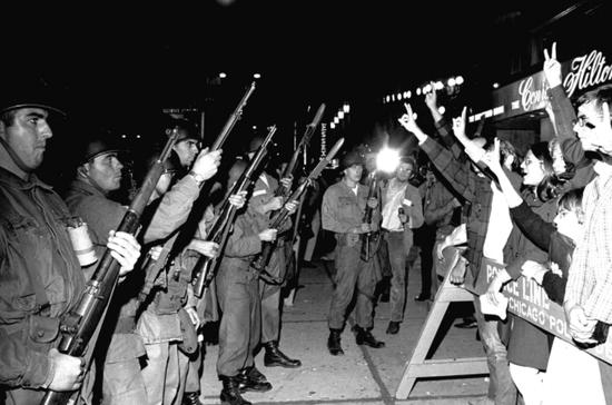 解构黑人抗争史: 1968的暴乱幽灵, 被欺凌与侮辱的NBA革命者(13)
