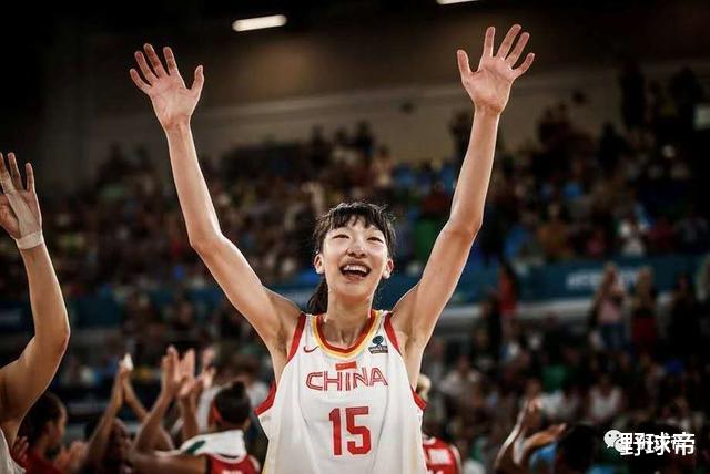 身高2米06，获赞女版周琦！中国女篮超级新星！她能扣篮，你敢信？(5)