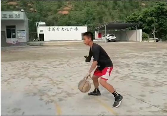 库里狂赞，塔克送鞋，广东独臂篮球少年感动全网(2)