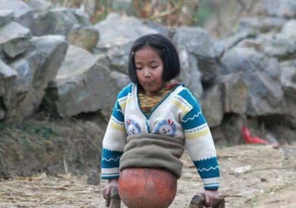 20年过去了，曾感动中国的“篮球女孩”，如今怎么样了？(1)