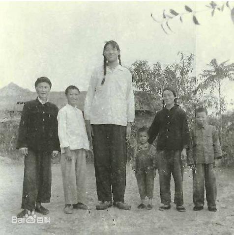 年仅18岁去世的"女巨人", 14岁比姚明高8cm, 至今38年遗体仍在保留(2)
