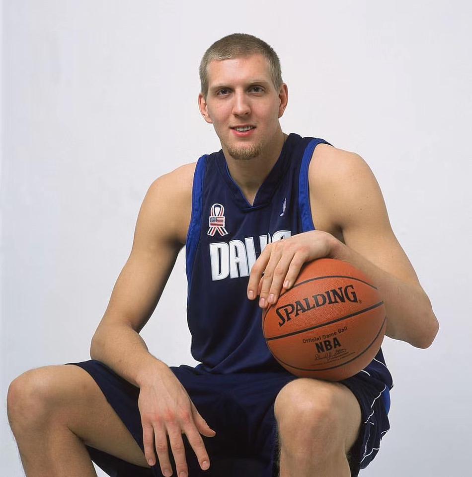 2002年的NBA全明星定妆照，充满着各种回忆，你还记得他们吗？(1)