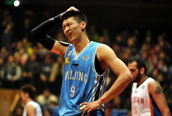 中国去nba选修的后卫 中国史上首位加盟NBA的后卫饱受伤病折磨(1)