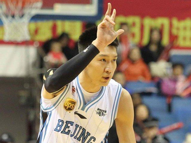 中国去nba选修的后卫 中国史上首位加盟NBA的后卫饱受伤病折磨(2)