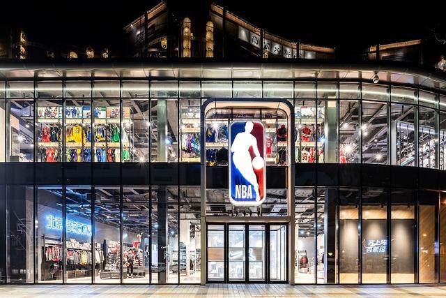 最大的nba篮球馆 北美之外最大的NBA旗舰店在京开业(1)