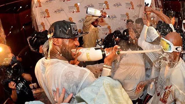 nba总冠军香槟品牌 每年NBA总冠军喷洒的香槟(5)