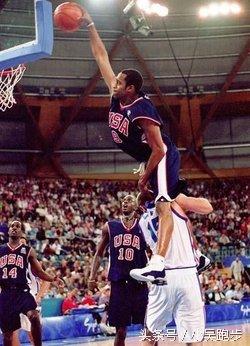 nba高难度投篮姿势 NBA中高难度的投篮方式(1)