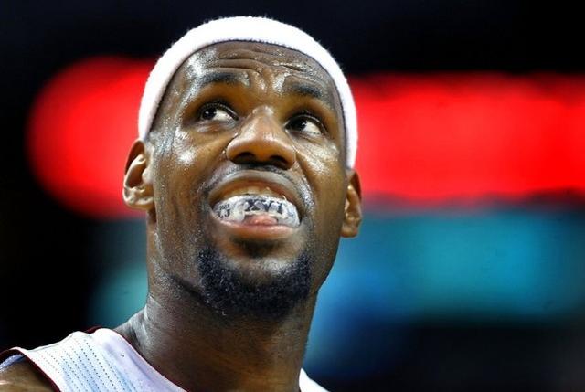 nba明星牙套颜色 NBA爱戴牙套的六大球星(2)