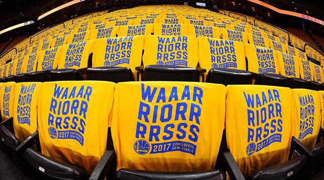 nba季后赛都要统一t恤吗 免费发放的NBA季后赛主场助威T恤(1)