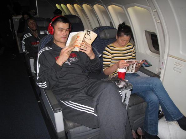 nba球星飞机上 NBA球星在飞机上都喜欢干嘛(5)