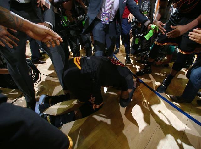 NBA历史上五大经典瞬间：罗斯上榜，看到最后再也忍不住了(2)