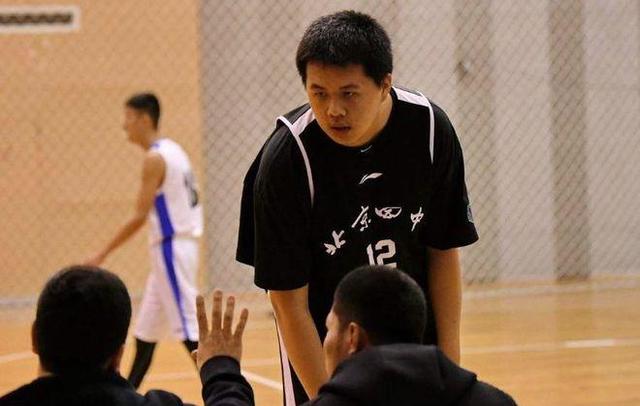 郑祺龙之后！中国篮坛又一被高估球二代？他在高中都只能跑龙套(2)