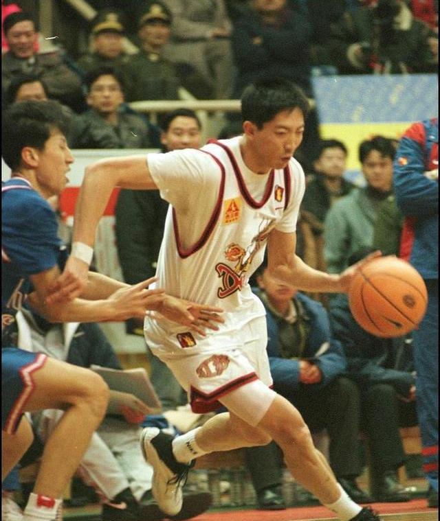 94黄金一代本以为是中国男篮的崛起！没想到却是中国男篮的巅峰！(3)