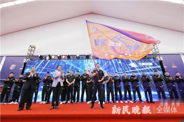 弗神回归低调出征, 新赛季的上海男篮先定了个“小目标”(1)