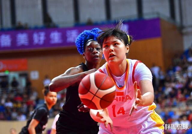 中国女篮剑指奥运金牌！巴特尔立头功，助206斤魔兽再升级(1)