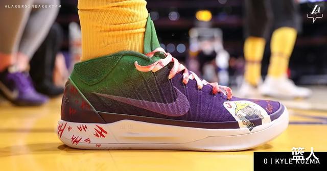 NBA球员上脚：万圣节战靴，詹姆斯欧文唐斯都有(16)