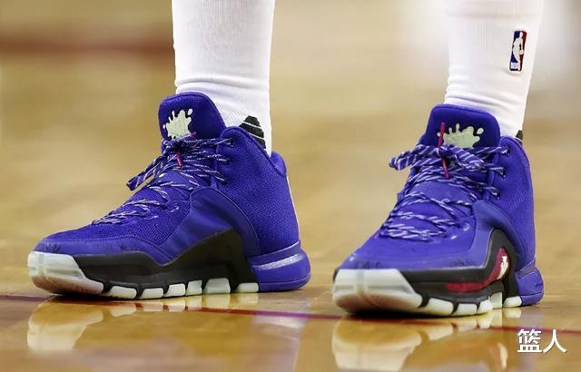NBA球员上脚：万圣节战靴，詹姆斯欧文唐斯都有(19)