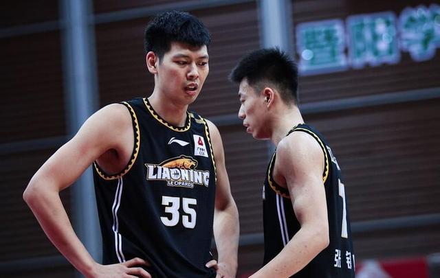 新赛季CBA出现的几位“高人”，谁能成为未来中国男篮的支柱？(3)