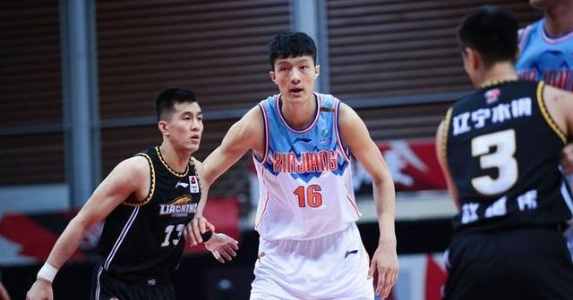 新赛季CBA出现的几位“高人”，谁能成为未来中国男篮的支柱？(7)