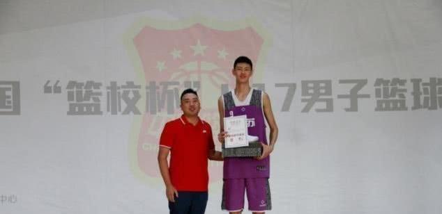 新赛季CBA出现的几位“高人”，谁能成为未来中国男篮的支柱？(8)