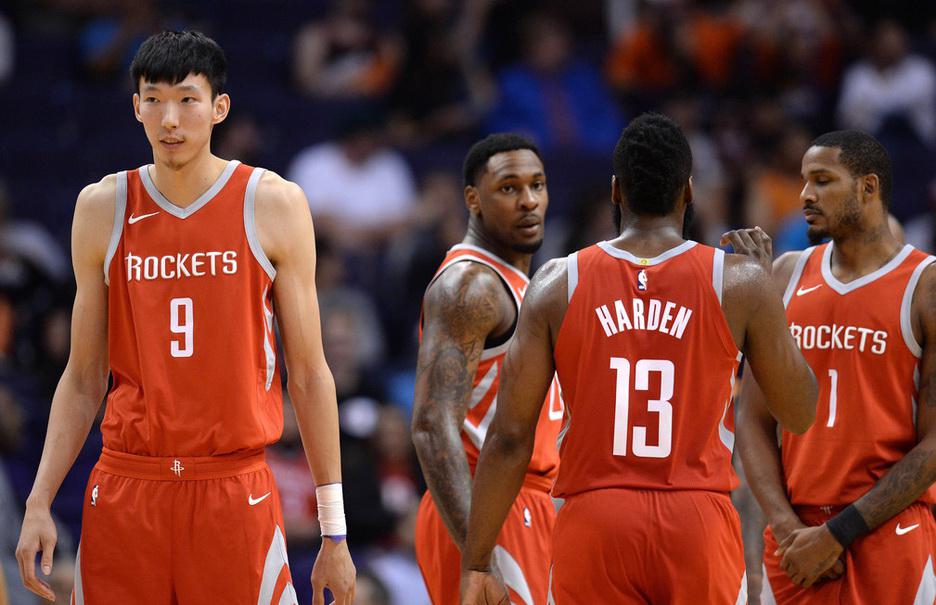 nba中国籍球员 NBA再现三位中国球员(1)