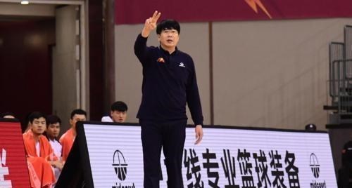 重磅官宣！中国篮坛老牌球队换帅，功勋名帅宣布下课！(2)