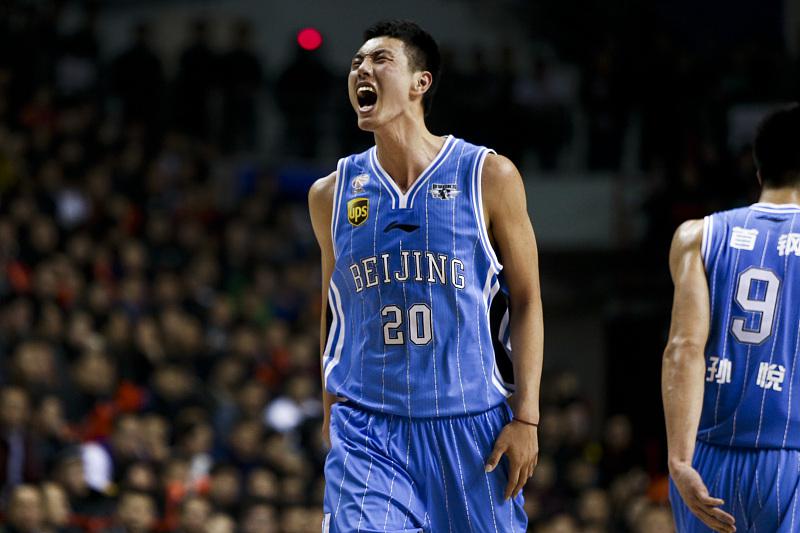 征战10个赛季，北京男篮队长翟小川在首钢赚到了多少薪水？(5)