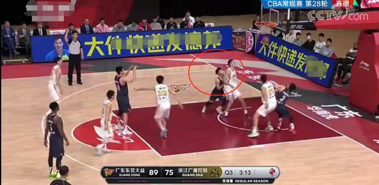 罚篮时，广东男篮为何经常让身高178公分的徐杰站位抢篮板？(2)