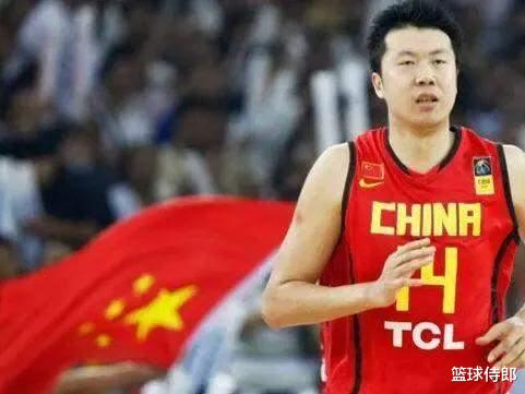 答球迷问：王治郅有没有在某一个时期是中国男篮绝对的领袖？(4)