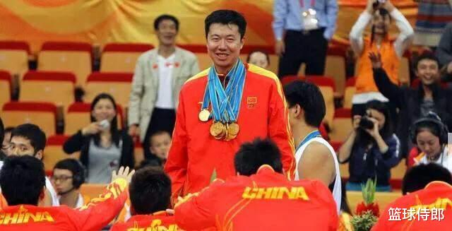 答球迷问：王治郅有没有在某一个时期是中国男篮绝对的领袖？(5)
