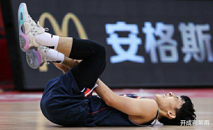 好消息！广东宏远小将徐杰，跟腱受伤？篮球记者关辛：没有大伤！(1)