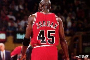 乔丹生涯唯一穿上12号球衣的比赛，篮球之神的号码被谁偷走了？(7)